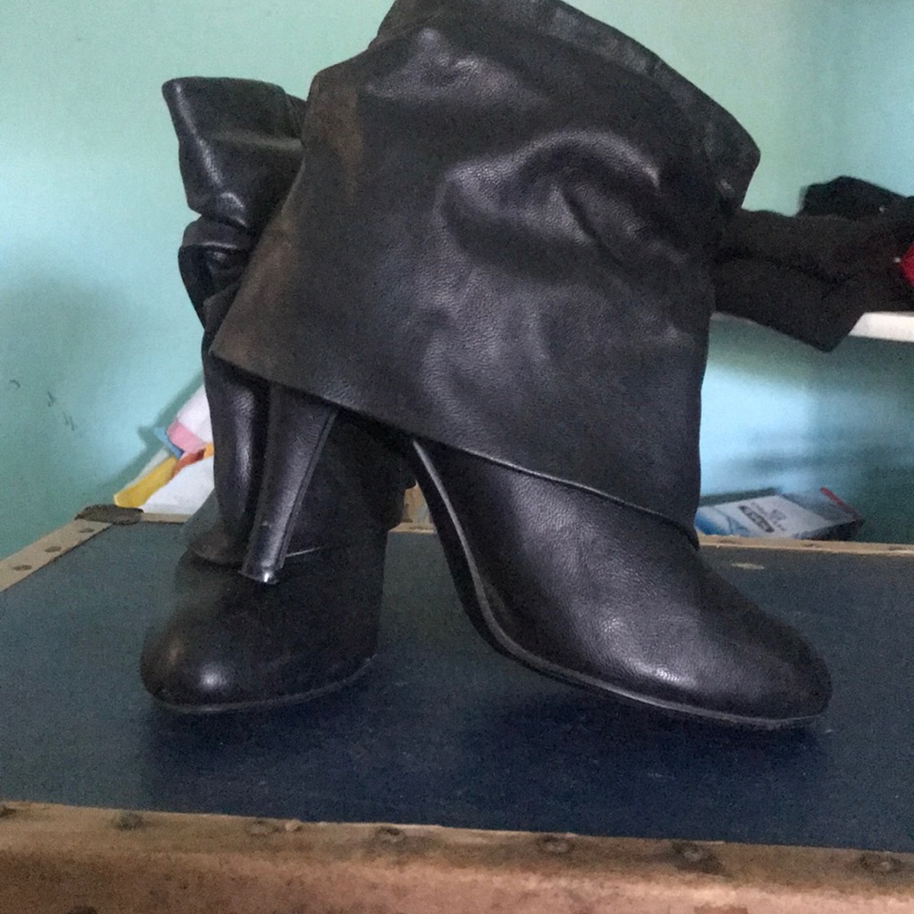 Black booties 7.5/8